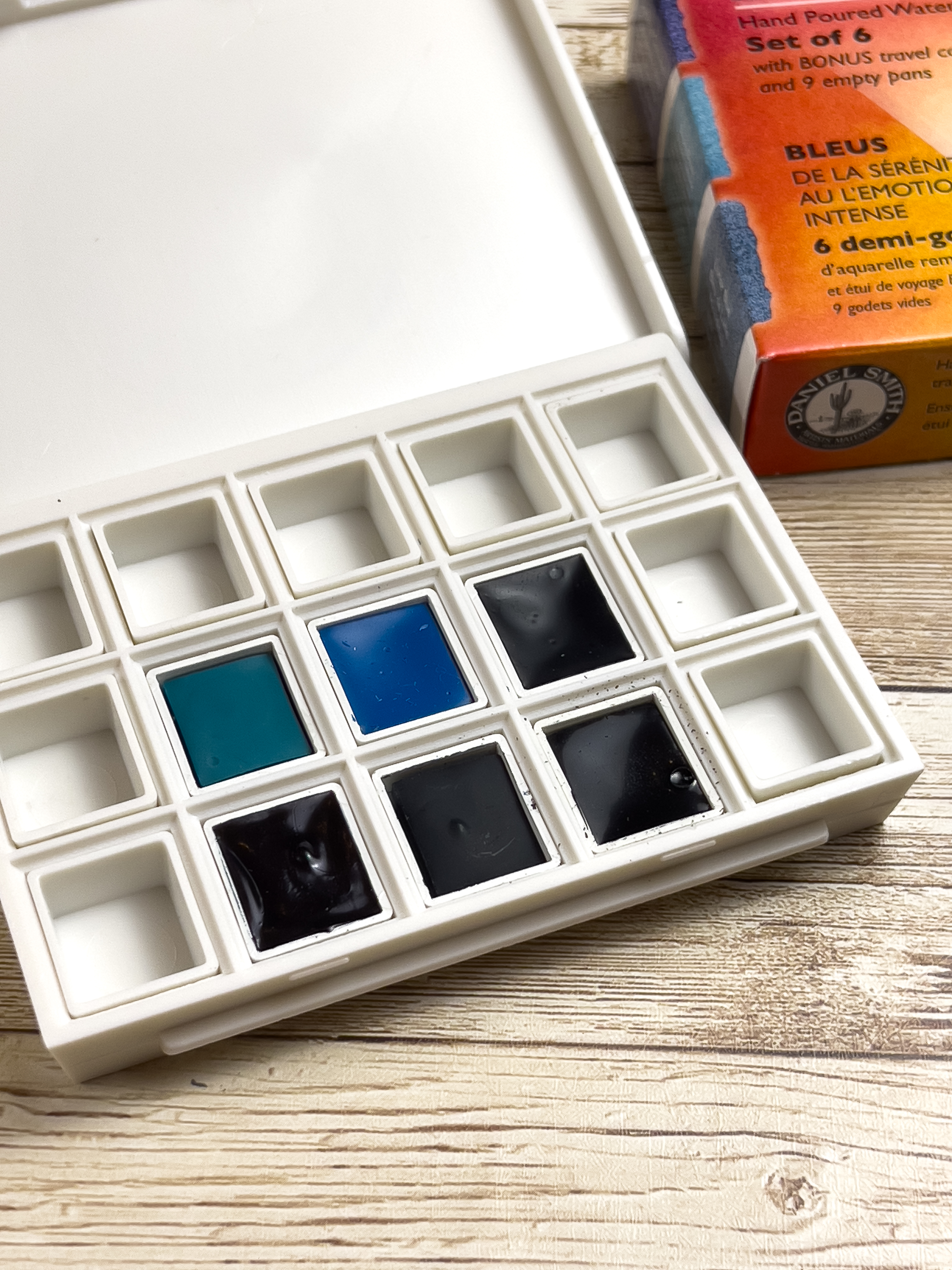 Blues, From Serene to Dramatic – The DANIEL SMITH Watercolor Half Pan Set-2