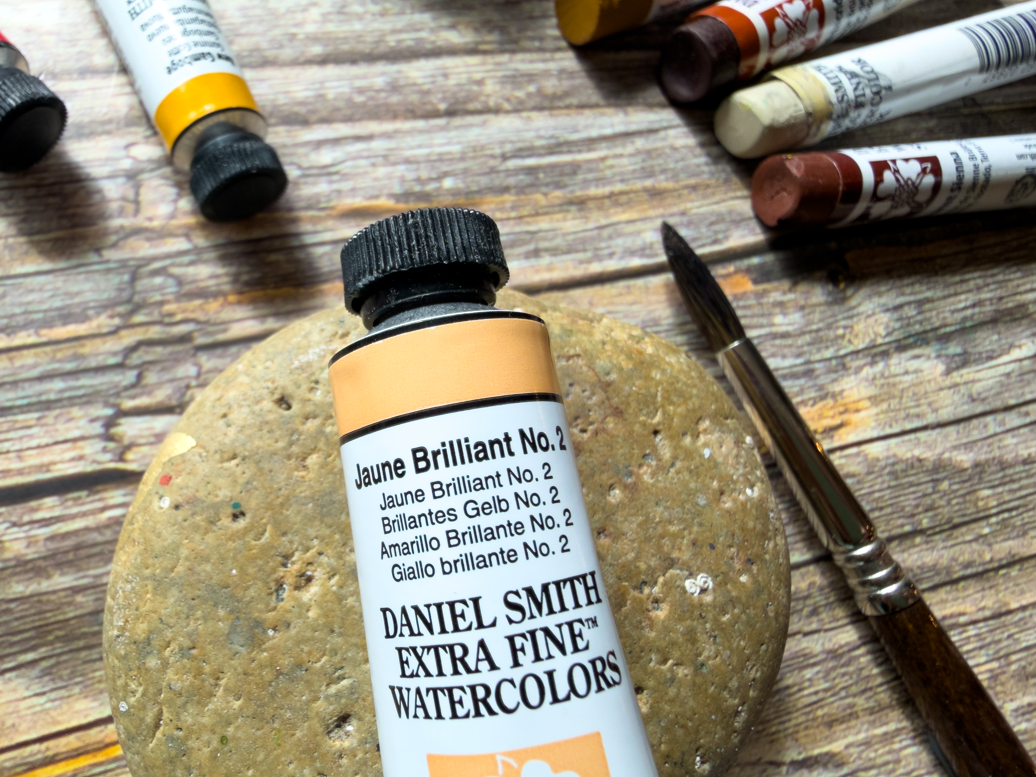 How To Read a DANIEL SMITH Paint Tube-10