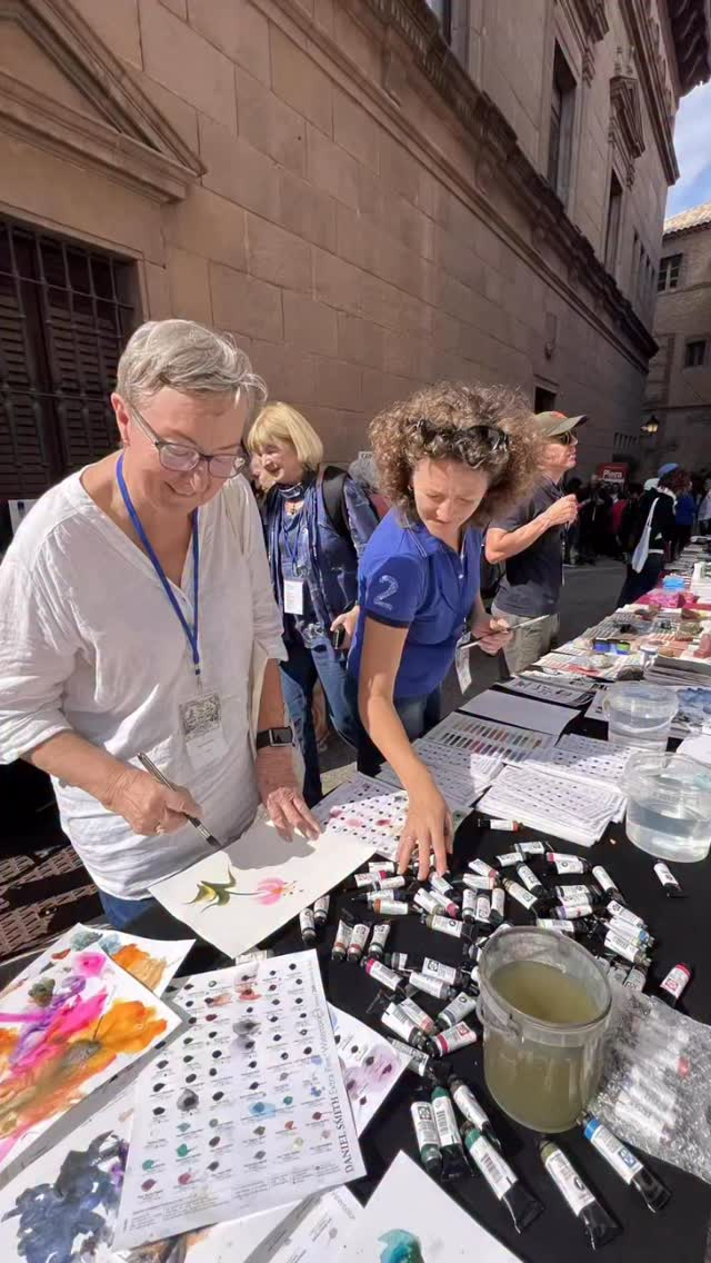 We’re loving every bit of time and enjoyed meeting and connecting with artists here at ECWS Barcelona Spain. To those artists who dropped by to say “hi”, thank you! We look forward to meeting you again online or in person. P.S Thank you Angela @epc_art_courses for sharing with us these wonderful photos if the evemt. #danielsmith #danielsmithwatercolors #danielsmithartistsmaterials